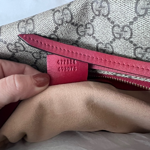 Gucci Rare Monogram Bag With Red Handle Includes Original Box - Picture 6 of 7